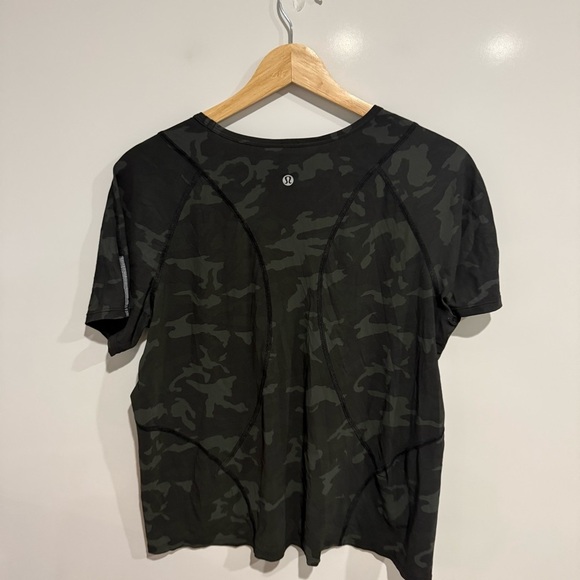Lululemon Outrun the Heat Short Sleeve
Incognito Camo Multi Gator Green - Picture 5 of 9